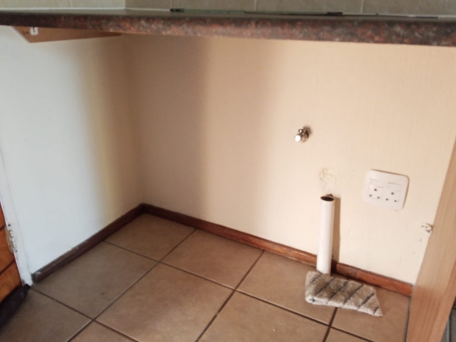 2 Bedroom Property for Sale in Noordheuwel Gauteng