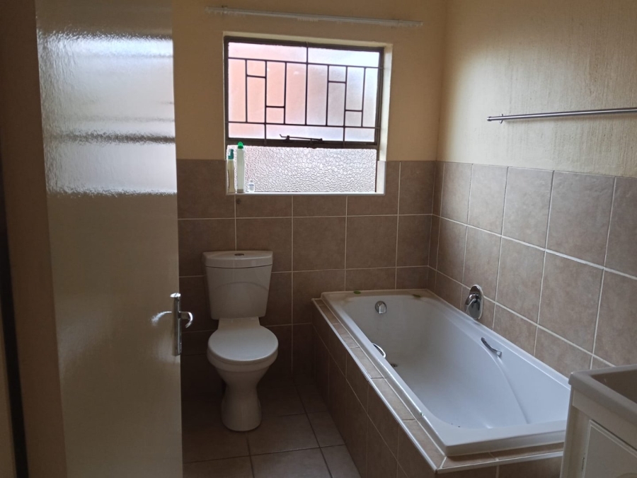 2 Bedroom Property for Sale in Noordheuwel Gauteng