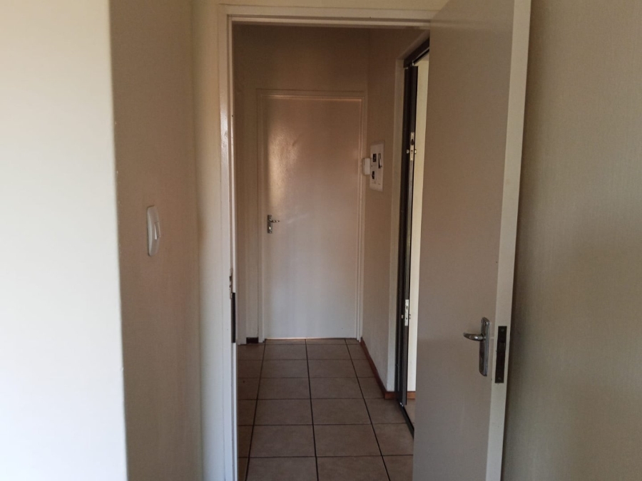 2 Bedroom Property for Sale in Noordheuwel Gauteng