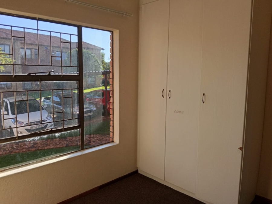 2 Bedroom Property for Sale in Noordheuwel Gauteng