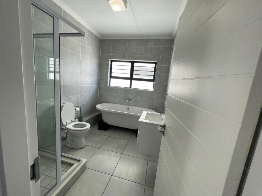 To Let 3 Bedroom Property for Rent in Crowthorne AH Gauteng