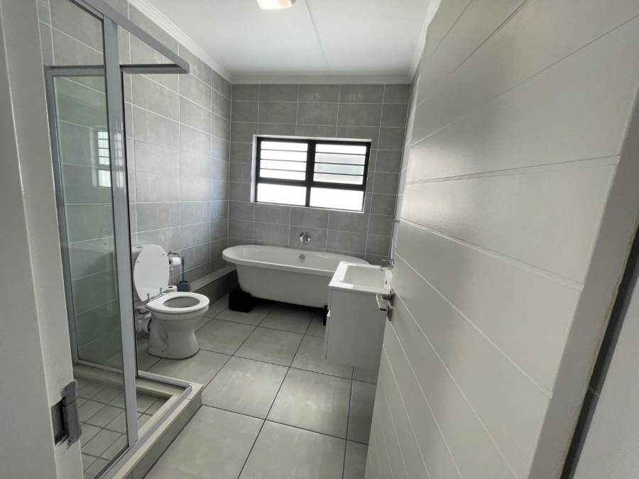 To Let 3 Bedroom Property for Rent in Crowthorne AH Gauteng