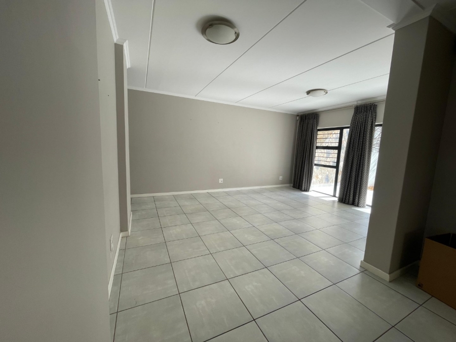 To Let 3 Bedroom Property for Rent in Crowthorne AH Gauteng
