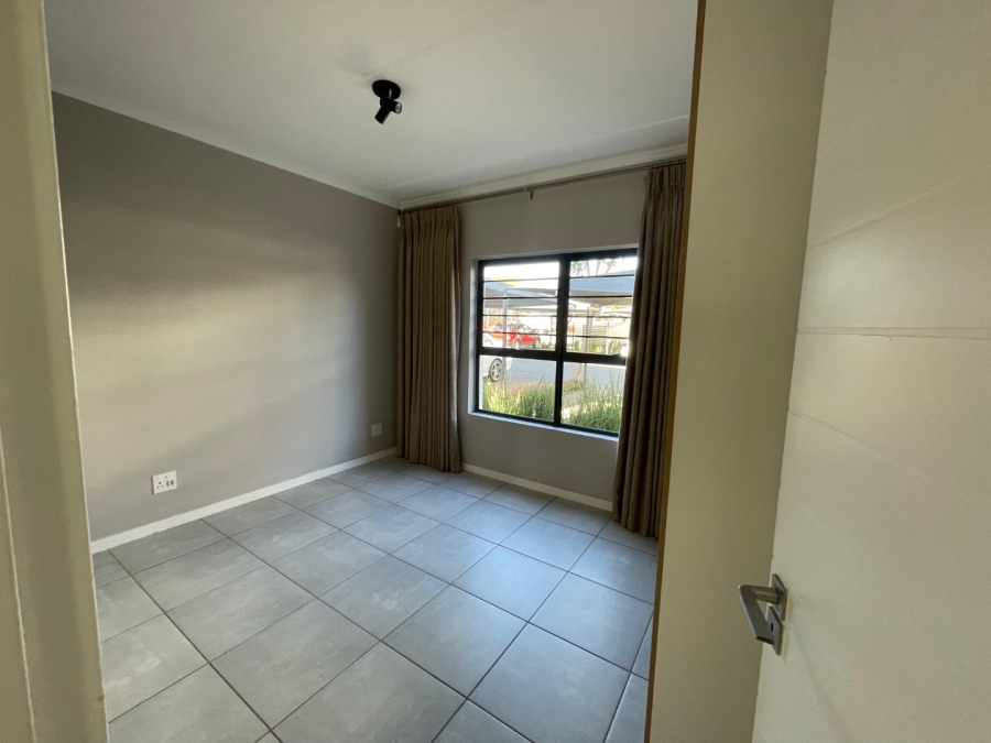 To Let 3 Bedroom Property for Rent in Crowthorne AH Gauteng