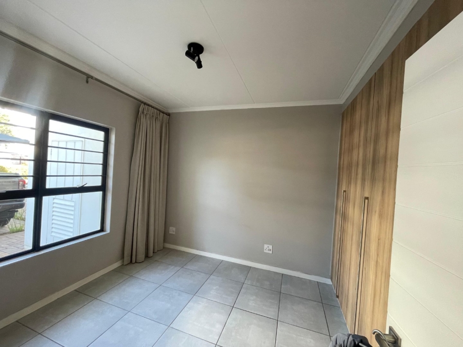 To Let 3 Bedroom Property for Rent in Crowthorne AH Gauteng