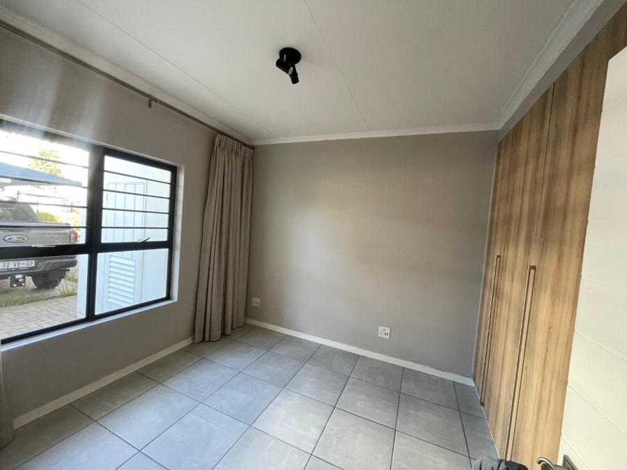 To Let 3 Bedroom Property for Rent in Crowthorne AH Gauteng