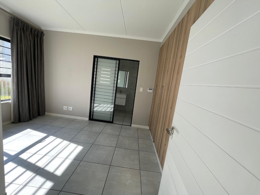 To Let 3 Bedroom Property for Rent in Crowthorne AH Gauteng