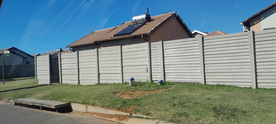 To Let 2 Bedroom Property for Rent in Windmill Park Gauteng