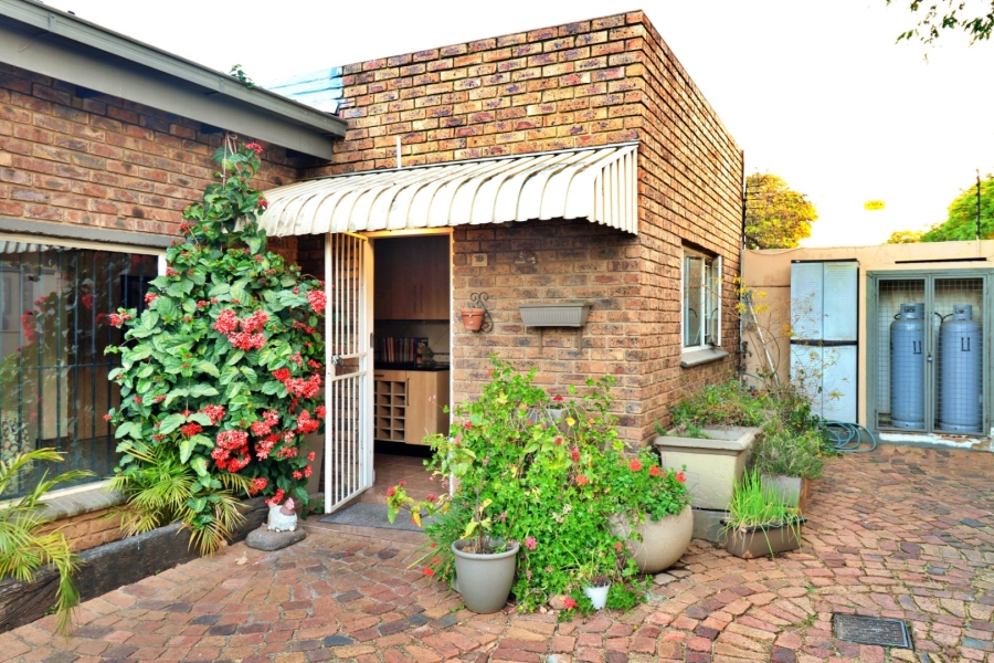 4 Bedroom Property for Sale in Garsfontein Gauteng
