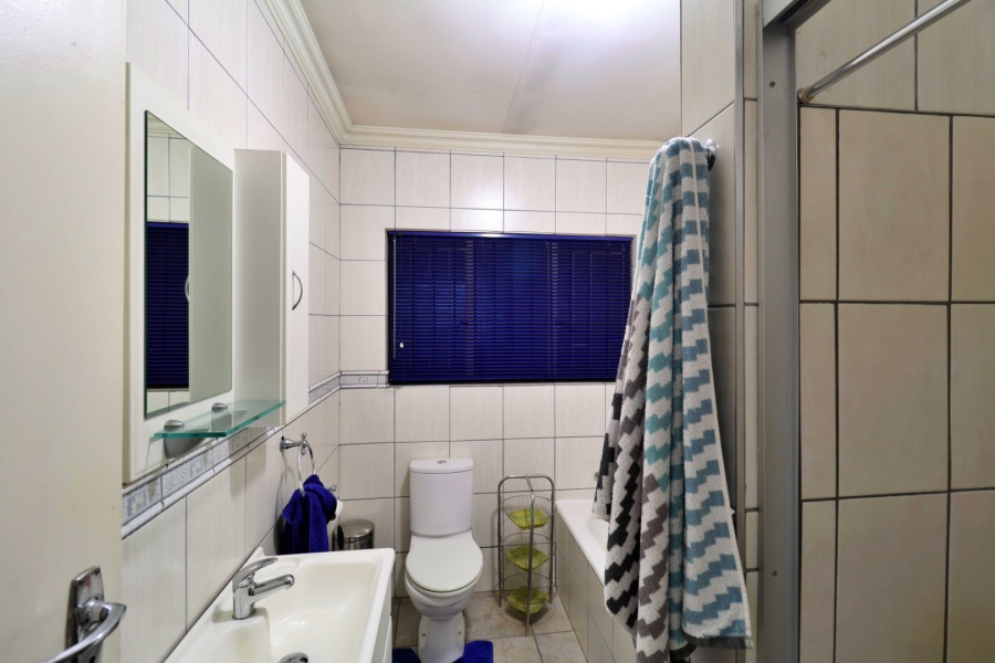 4 Bedroom Property for Sale in Garsfontein Gauteng
