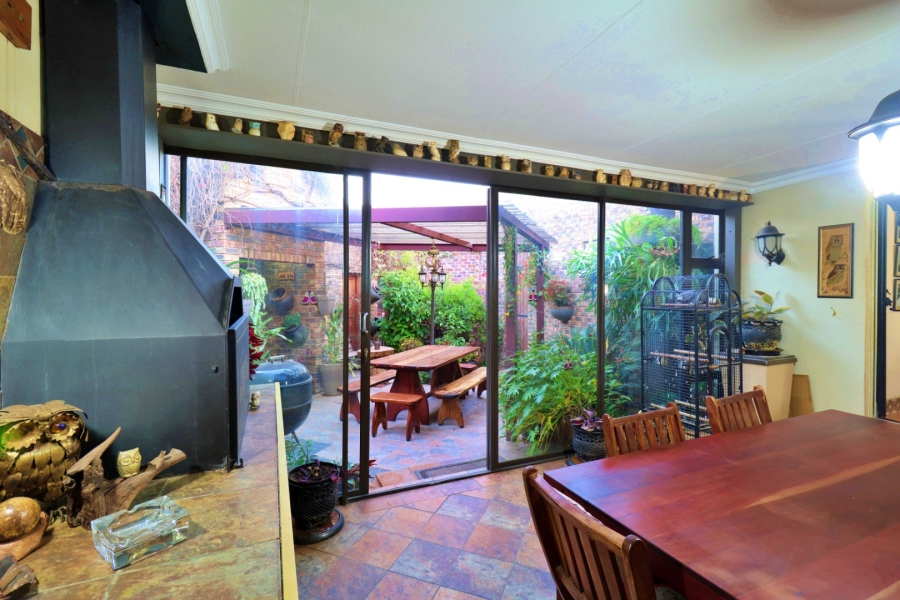 4 Bedroom Property for Sale in Garsfontein Gauteng