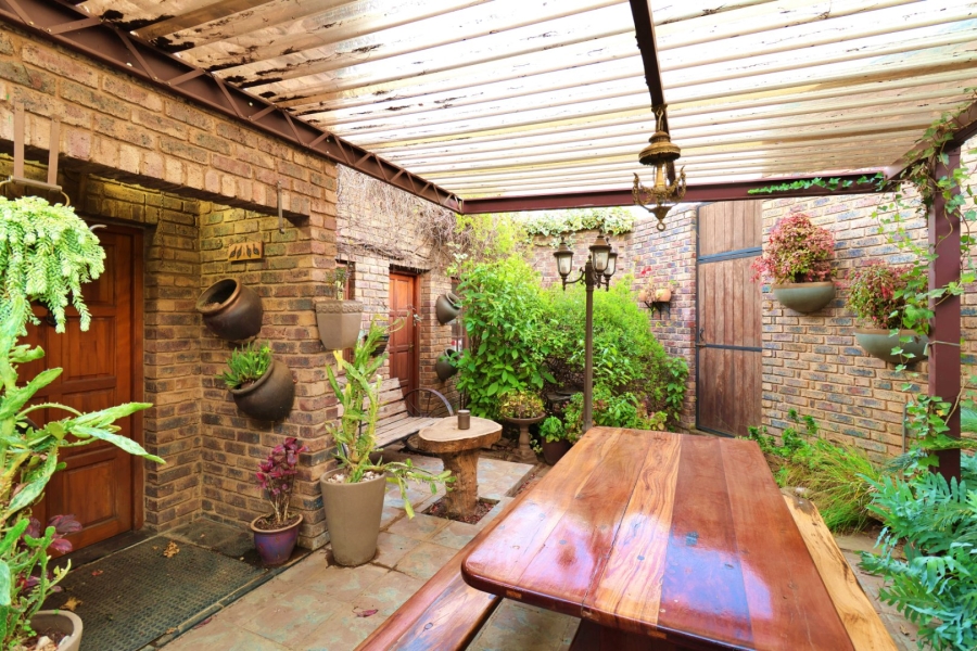 4 Bedroom Property for Sale in Garsfontein Gauteng