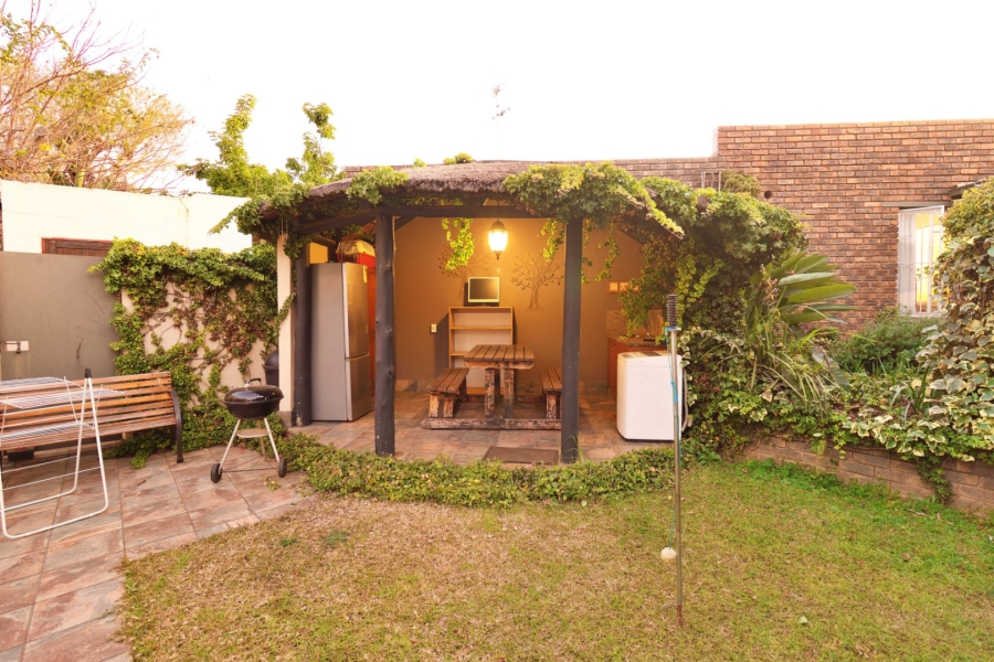 4 Bedroom Property for Sale in Garsfontein Gauteng