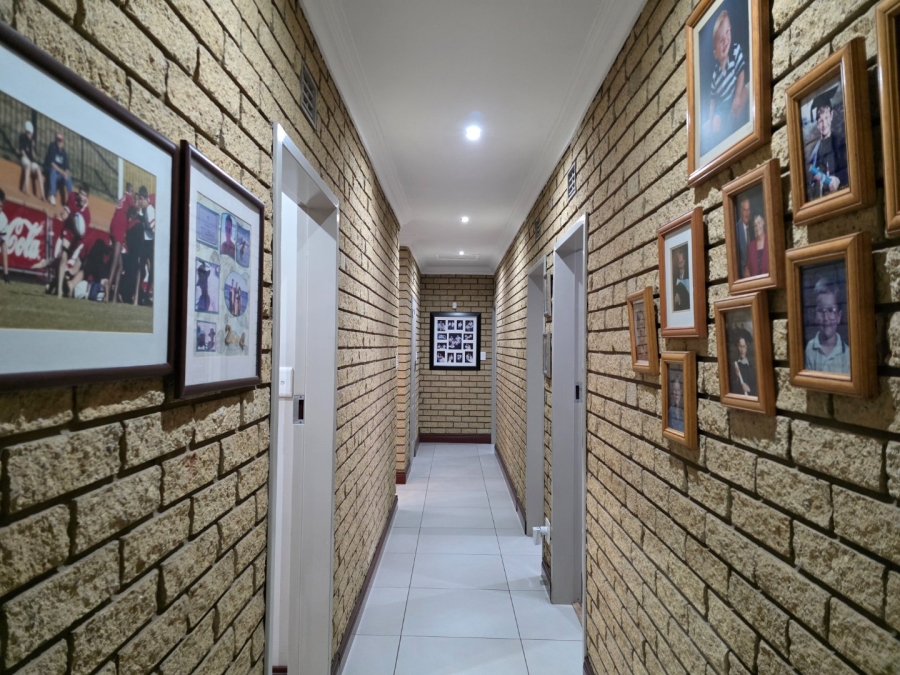 4 Bedroom Property for Sale in Vanderbijlpark SE 3 Gauteng