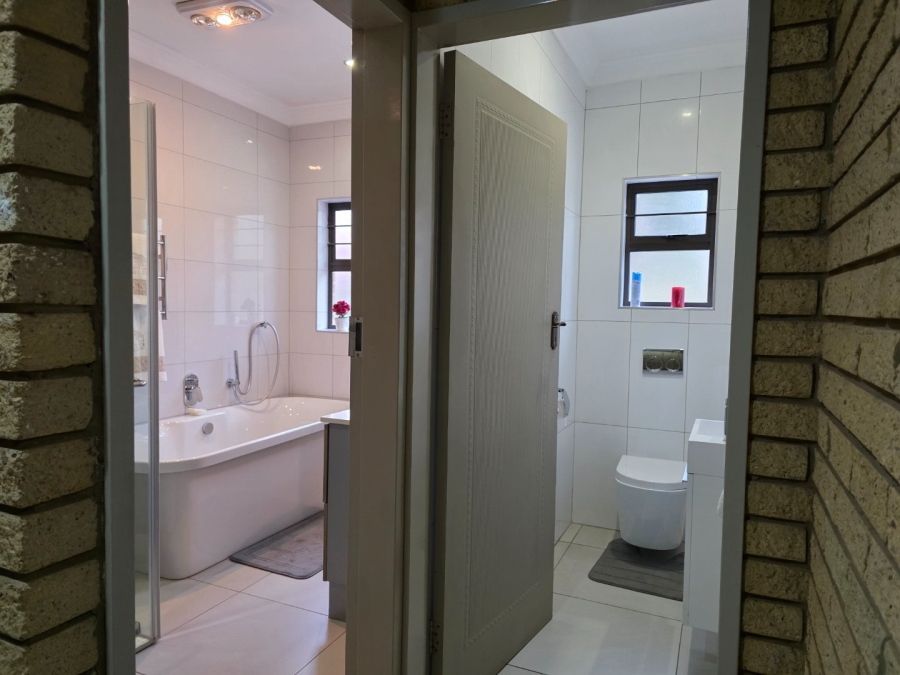 4 Bedroom Property for Sale in Vanderbijlpark SE 3 Gauteng