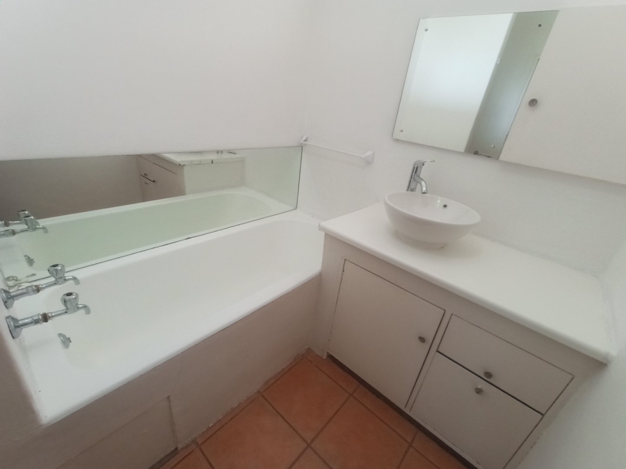 To Let 2 Bedroom Property for Rent in Atholl Gauteng