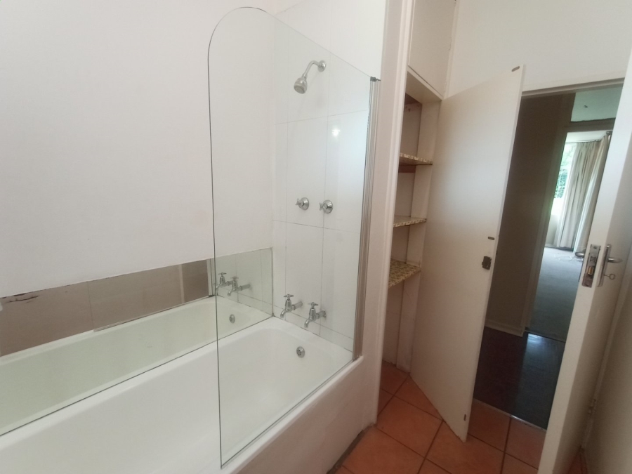 To Let 2 Bedroom Property for Rent in Atholl Gauteng