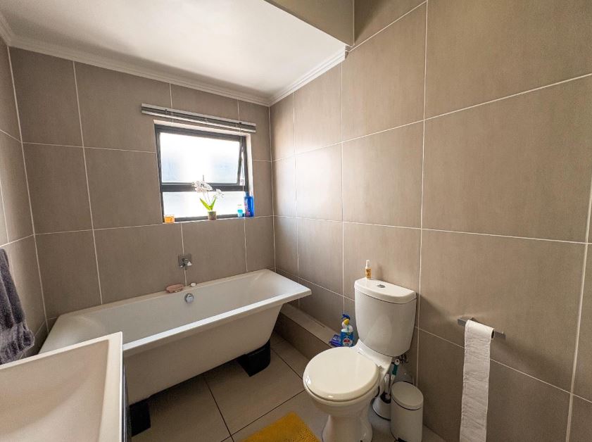 2 Bedroom Property for Sale in Greenstone Hill Gauteng