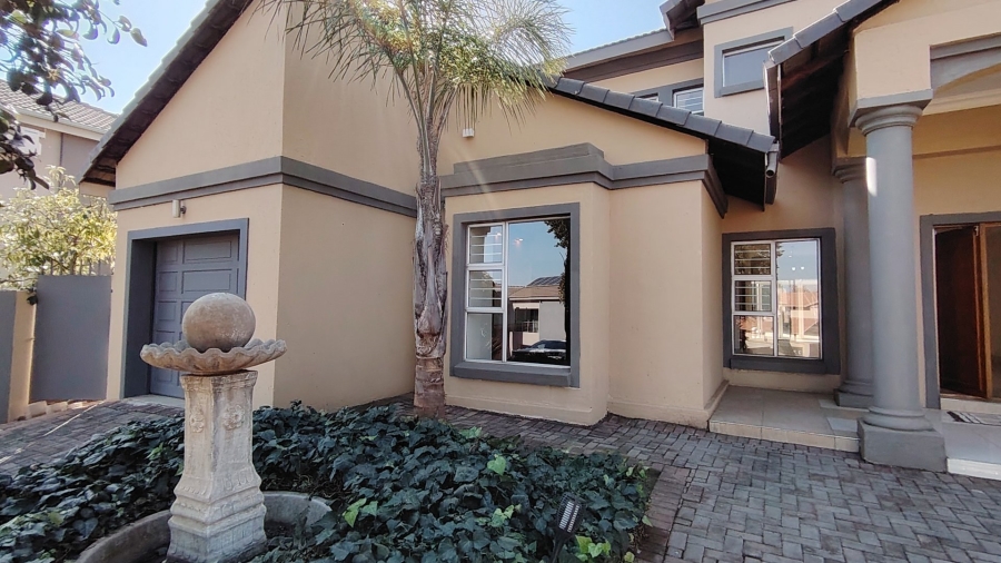 6 Bedroom Property for Sale in Eldo Village Estate Gauteng