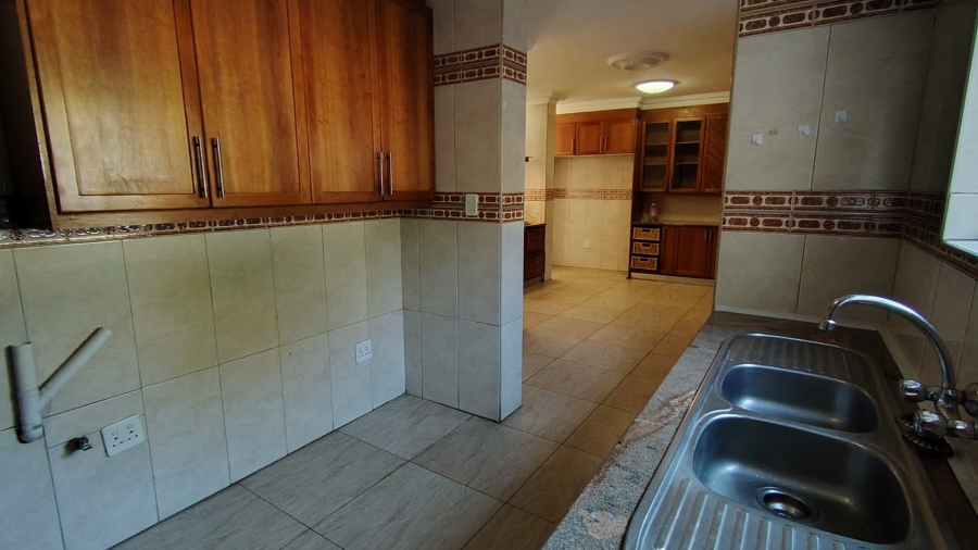 6 Bedroom Property for Sale in Eldo Village Estate Gauteng