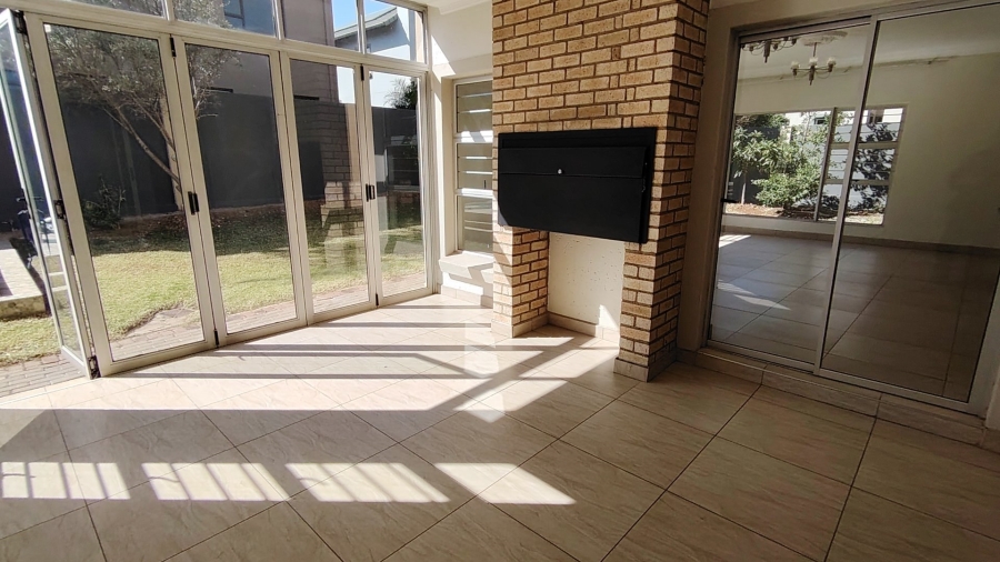 6 Bedroom Property for Sale in Eldo Village Estate Gauteng