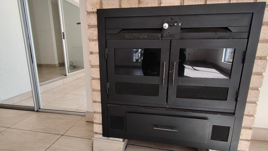 6 Bedroom Property for Sale in Eldo Village Estate Gauteng