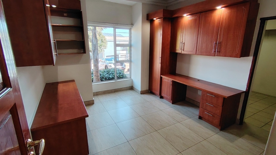 6 Bedroom Property for Sale in Eldo Village Estate Gauteng