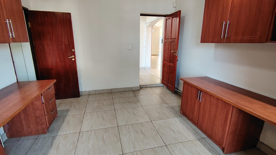 6 Bedroom Property for Sale in Eldo Village Estate Gauteng