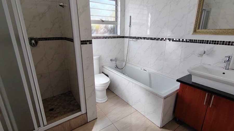 6 Bedroom Property for Sale in Eldo Village Estate Gauteng