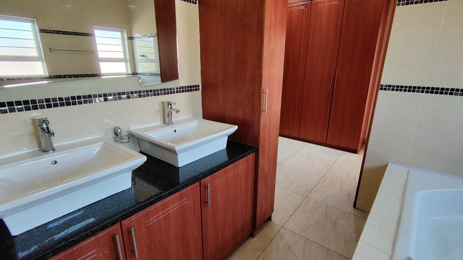 6 Bedroom Property for Sale in Eldo Village Estate Gauteng