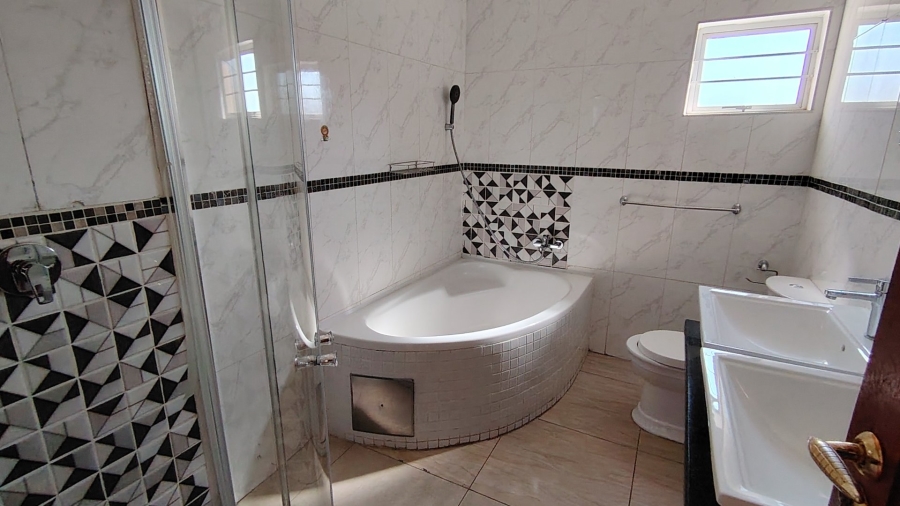 6 Bedroom Property for Sale in Eldo Village Estate Gauteng
