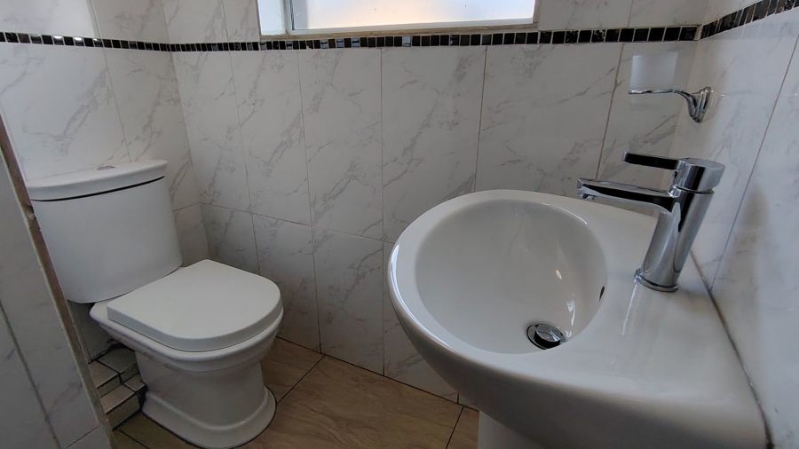 6 Bedroom Property for Sale in Eldo Village Estate Gauteng