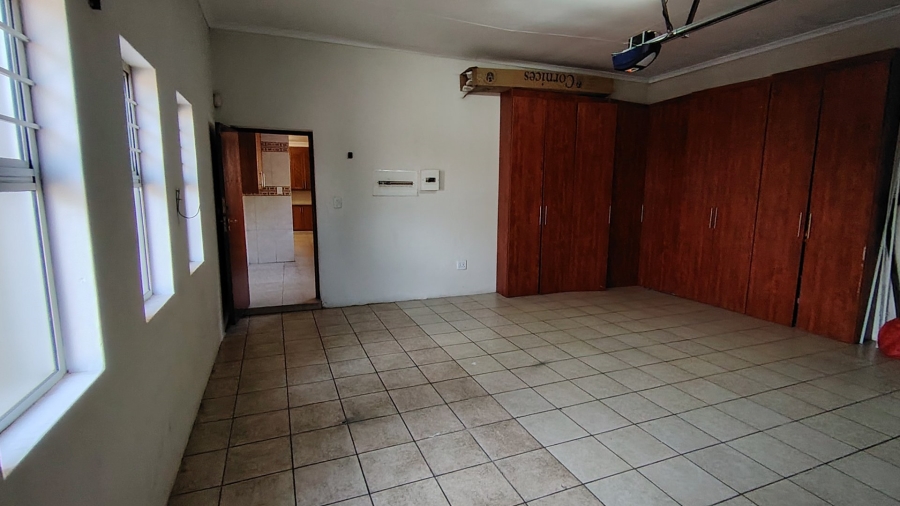 6 Bedroom Property for Sale in Eldo Village Estate Gauteng