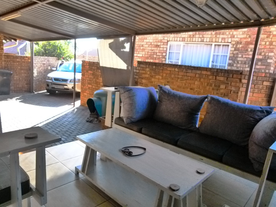 3 Bedroom Property for Sale in Eldoraigne Gauteng