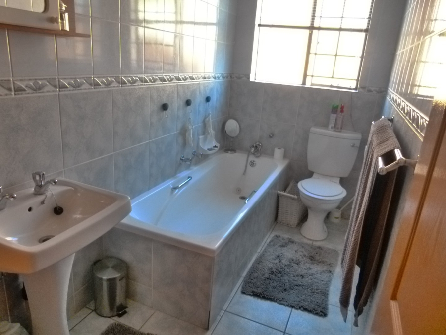 3 Bedroom Property for Sale in Eldoraigne Gauteng
