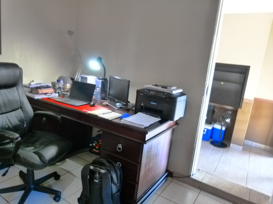 3 Bedroom Property for Sale in Eldoraigne Gauteng