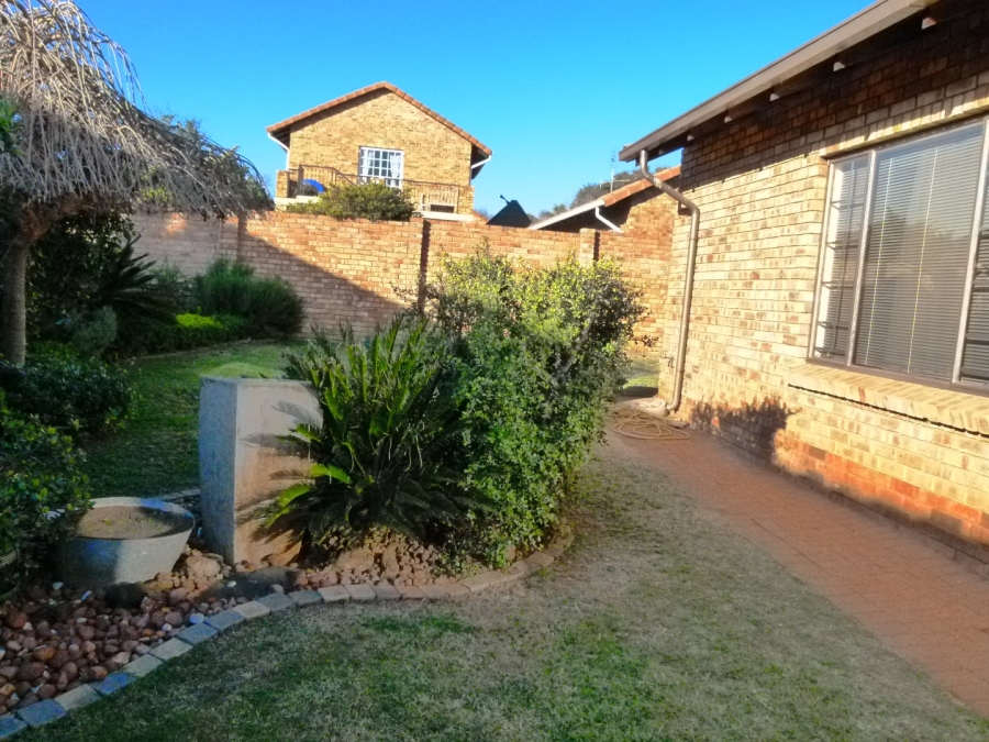 3 Bedroom Property for Sale in Eldoraigne Gauteng