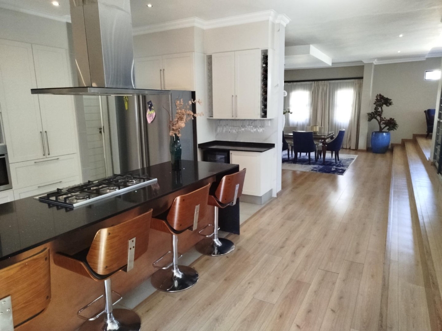 To Let 4 Bedroom Property for Rent in Bryanston Gauteng