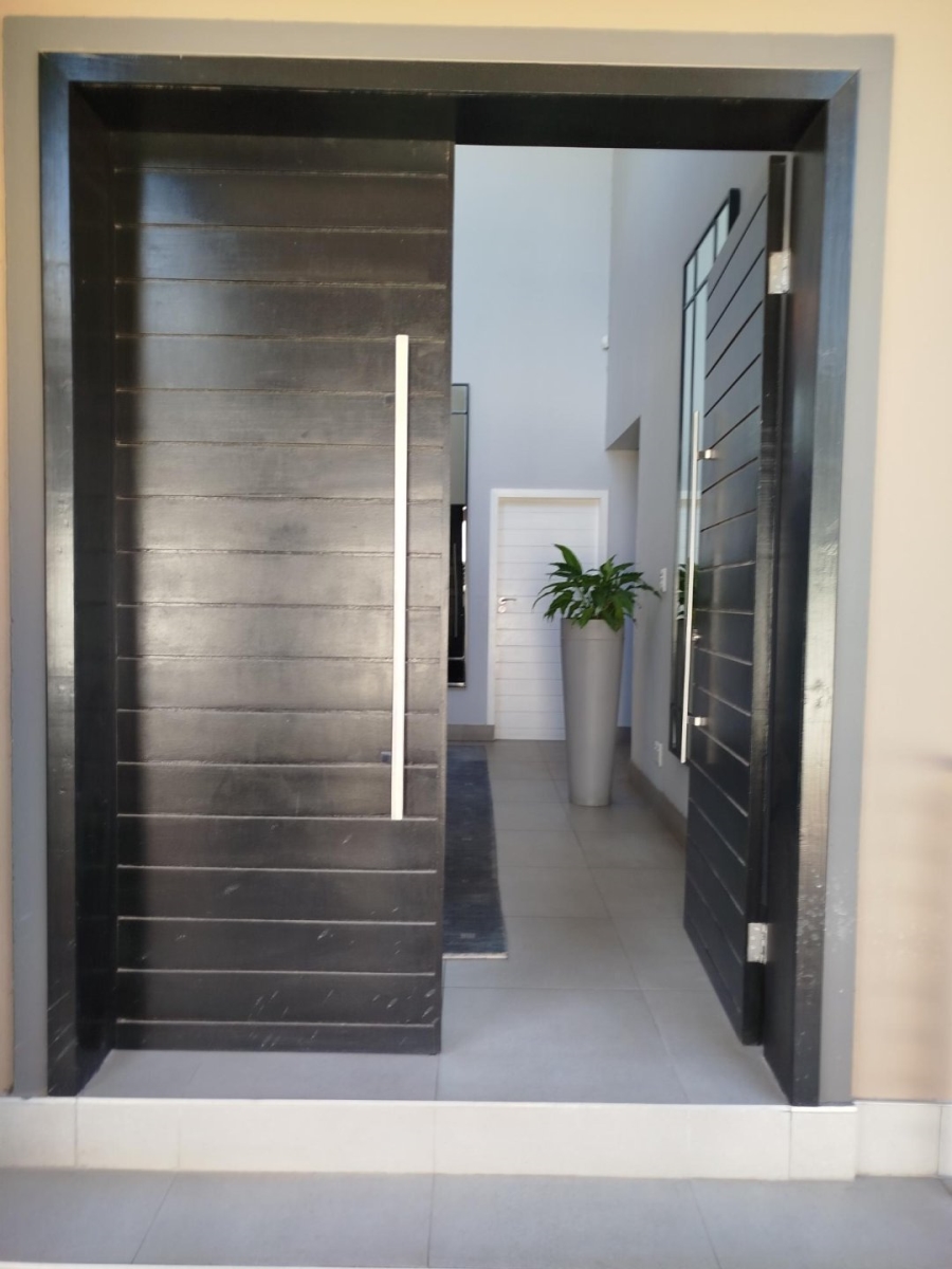 To Let 4 Bedroom Property for Rent in Bryanston Gauteng