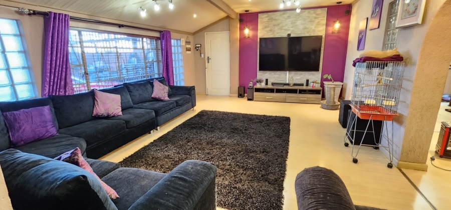 7 Bedroom Property for Sale in Laudium Gauteng