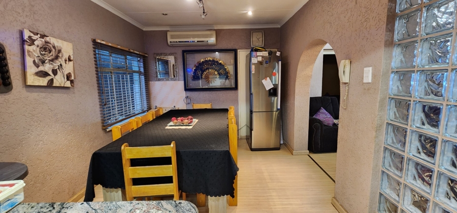 7 Bedroom Property for Sale in Laudium Gauteng