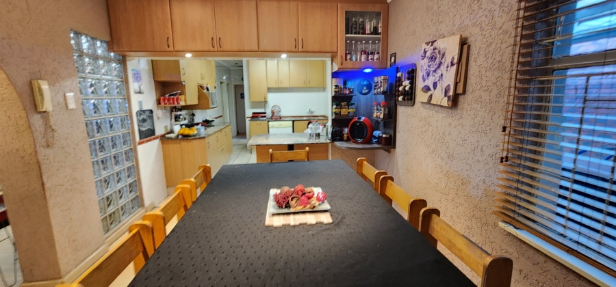 7 Bedroom Property for Sale in Laudium Gauteng