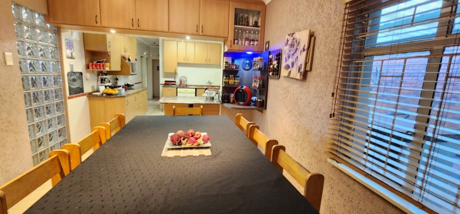 7 Bedroom Property for Sale in Laudium Gauteng