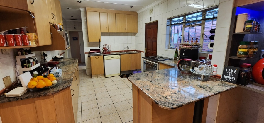 7 Bedroom Property for Sale in Laudium Gauteng