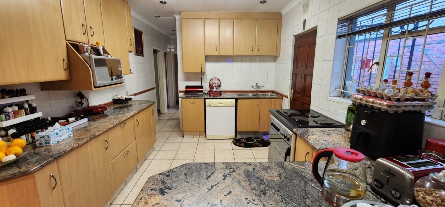 7 Bedroom Property for Sale in Laudium Gauteng