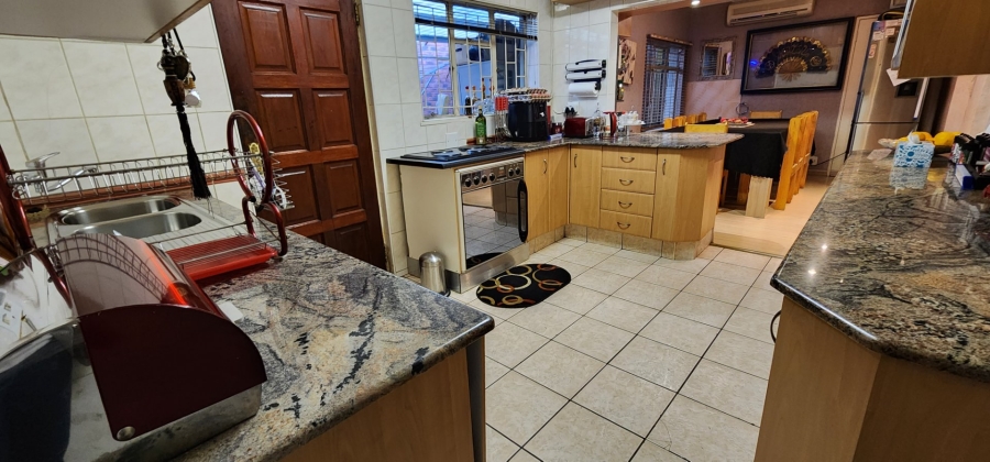 7 Bedroom Property for Sale in Laudium Gauteng