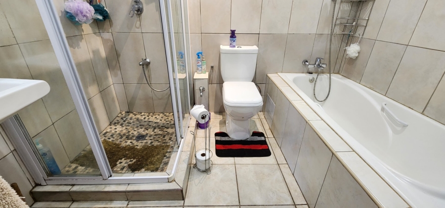 7 Bedroom Property for Sale in Laudium Gauteng