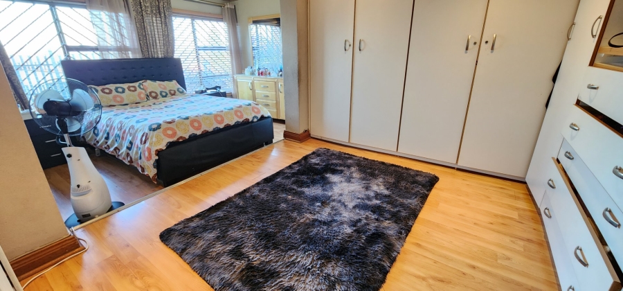 7 Bedroom Property for Sale in Laudium Gauteng