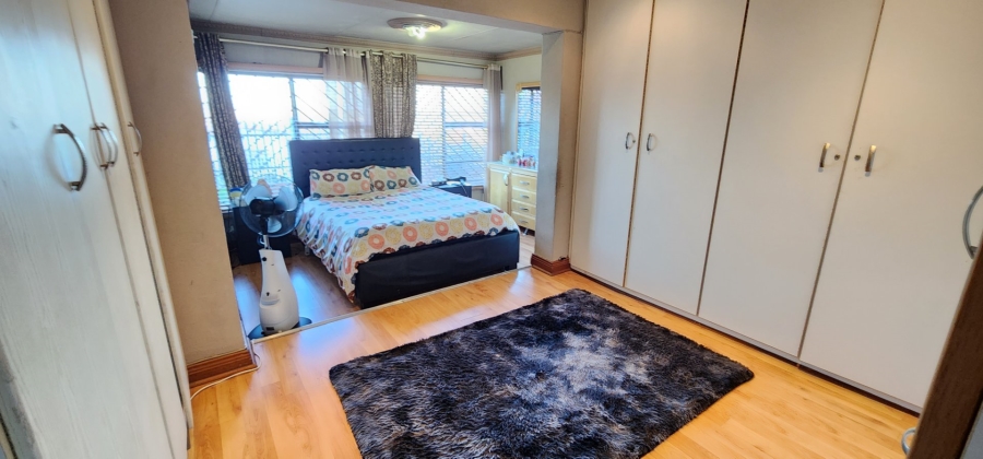 7 Bedroom Property for Sale in Laudium Gauteng