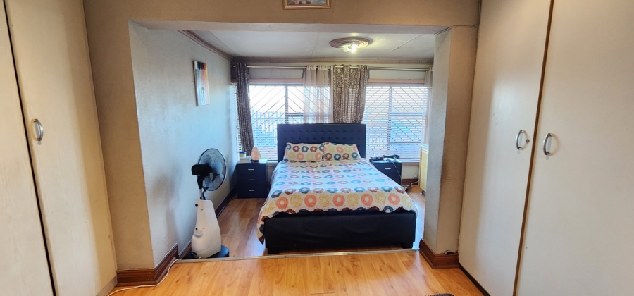 7 Bedroom Property for Sale in Laudium Gauteng